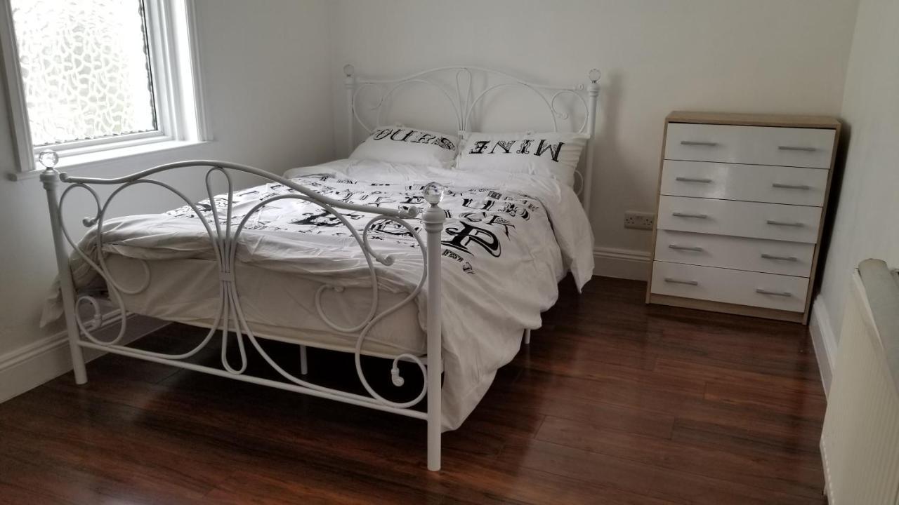 4 Bedroom House 10 Mins Walk To The Beach And Less Than A Mile From Bournemouth Main Station Exterior foto