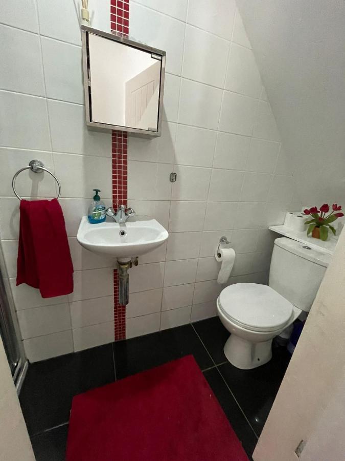 4 Bedroom House 10 Mins Walk To The Beach And Less Than A Mile From Bournemouth Main Station Exterior foto