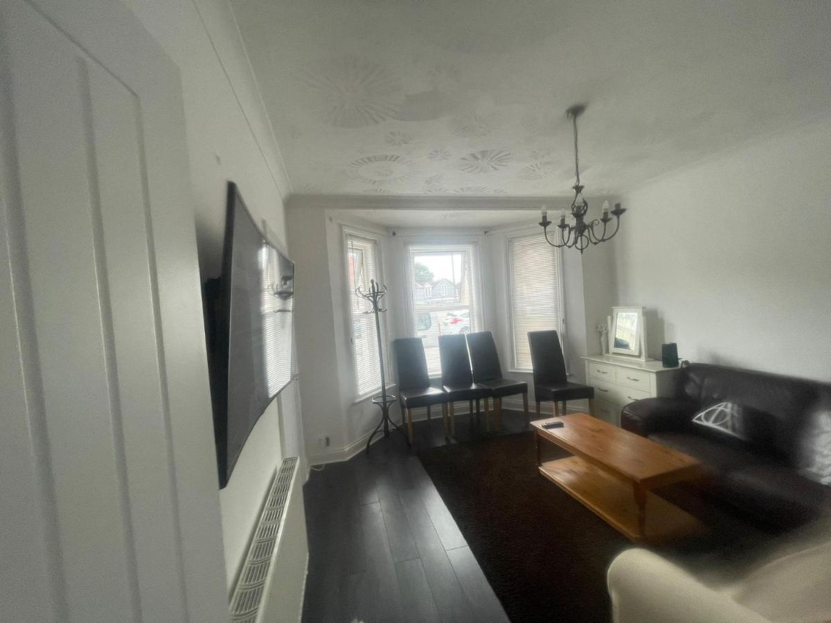 4 Bedroom House 10 Mins Walk To The Beach And Less Than A Mile From Bournemouth Main Station Exterior foto